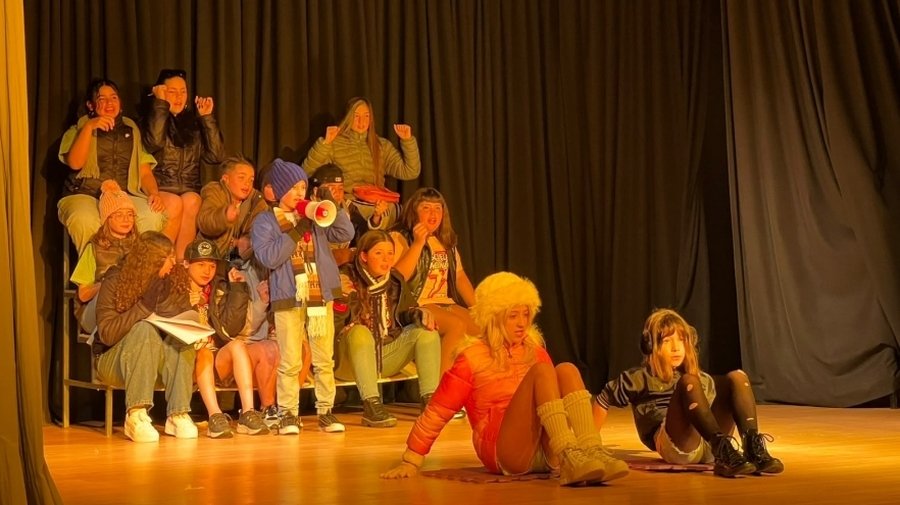 El Club De Teatro Presenta: 