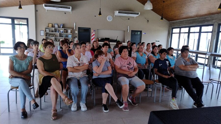 Más de 40 mujeres participaron de la charla.